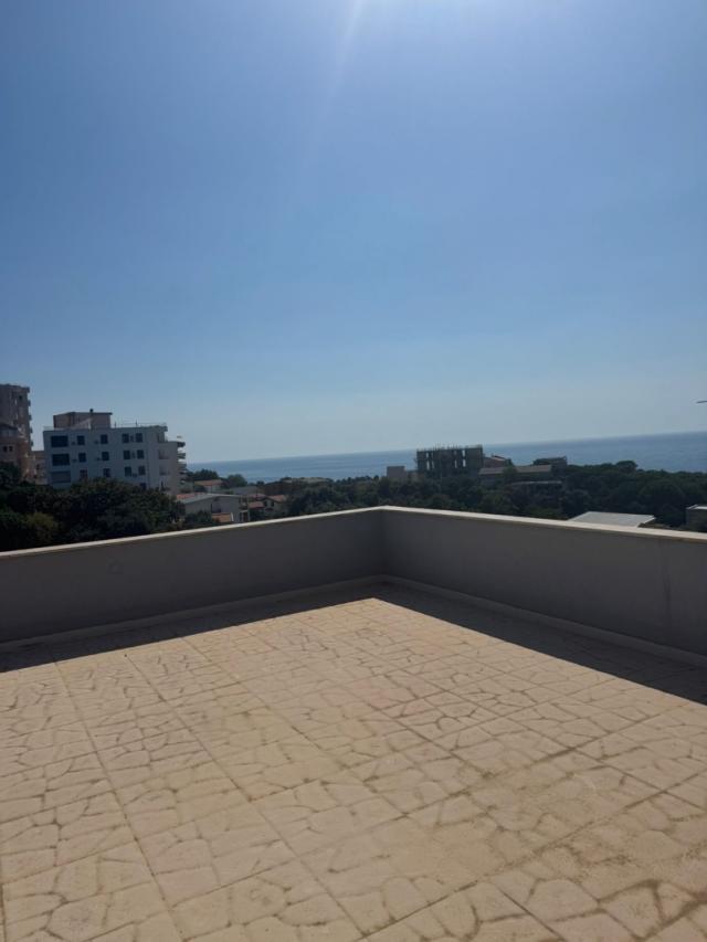 House with panoramic sea views in Uteha, Kunja. 
