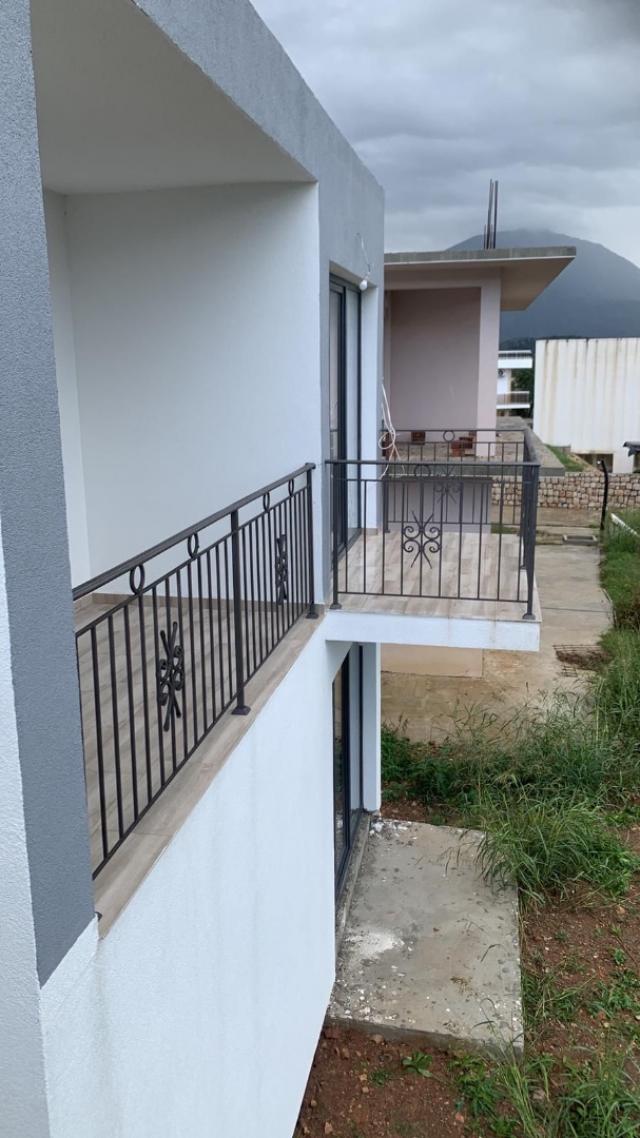 Houses with a view in Bar, Šušanj