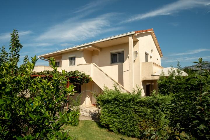 House in the suburbs of Bar, Polje district