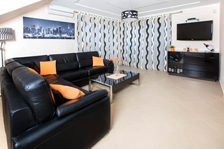 Bright spacious three-story house in Utekha