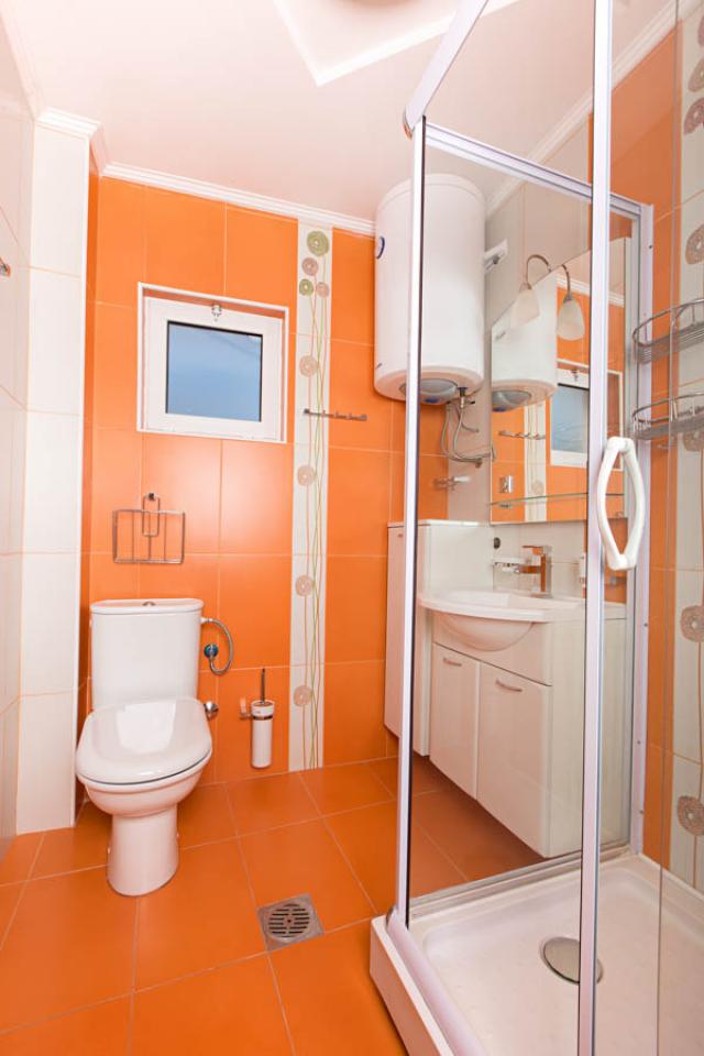 Bright spacious three-story house in Utekha