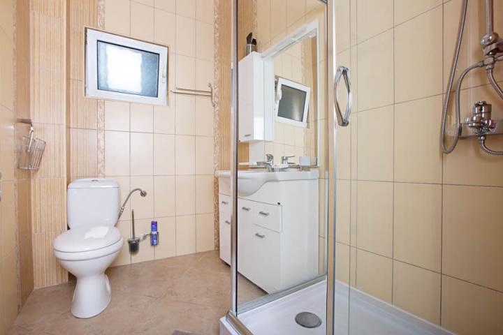Bright spacious three-story house in Utekha