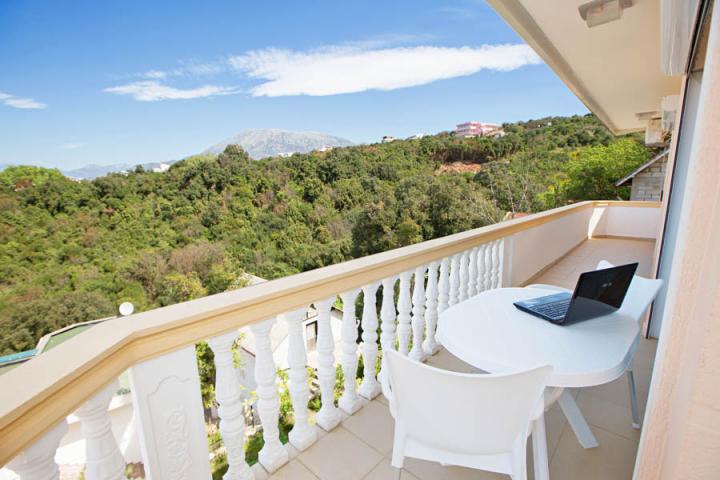 Bright spacious three-story house in Utekha