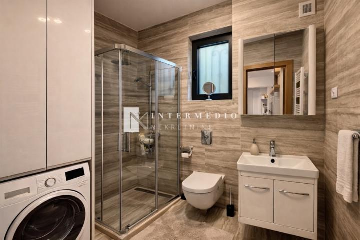 Stan Igalo – prva linija do mora, novogradnja, garaža, 107m²