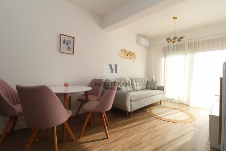 Kumbor, nov jednosoban stan površine 50m2 sa prelijepim pogledom na more. 