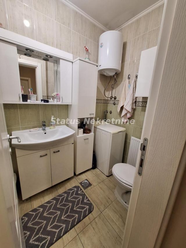 DVOSOBAN STAN 45M2 SOMBORSKI BULEVAR U DOBROM STANJU 139 000EU