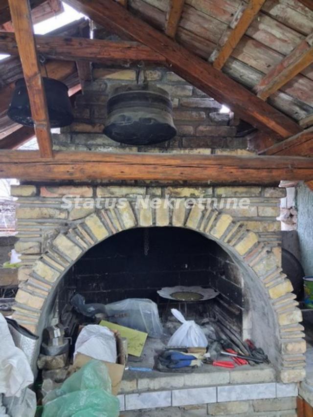 Futog-Uknjižena kuća 156 m2 starije gradnje sa Lokalom i Podrumom u blizini Dunava-065/385 8880