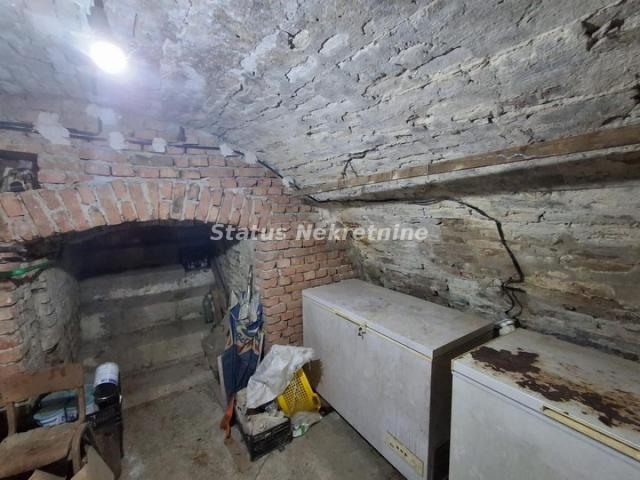 Futog-Uknjižena kuća 156 m2 starije gradnje sa Lokalom i Podrumom u blizini Dunava-065/385 8880
