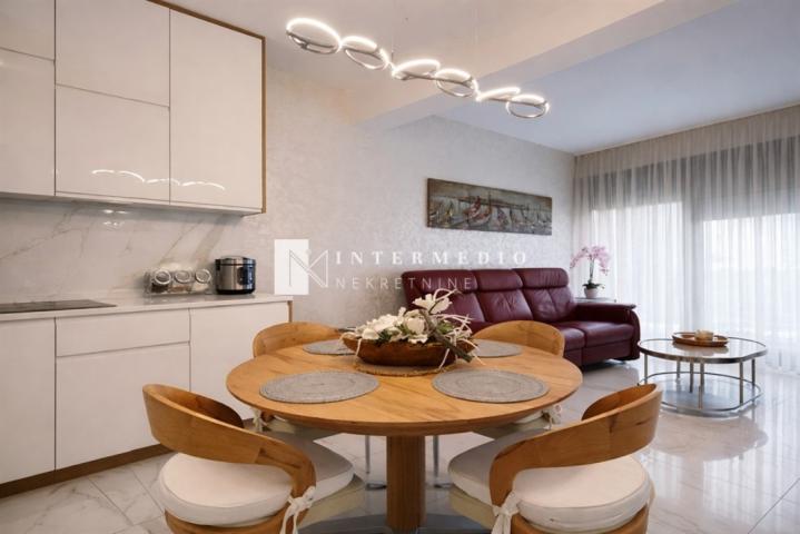 Stan Igalo – prva linija do mora, novogradnja, garaža, 107m²