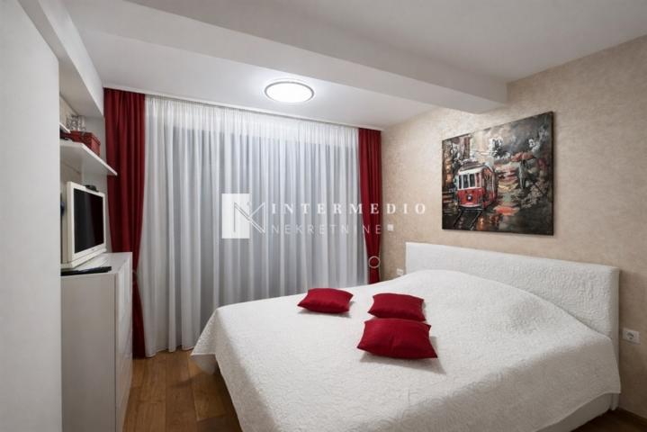 Stan Igalo – prva linija do mora, novogradnja, garaža, 107m²