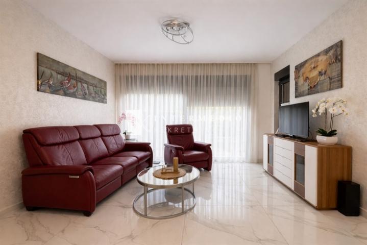 Stan Igalo – prva linija do mora, novogradnja, garaža, 107m²
