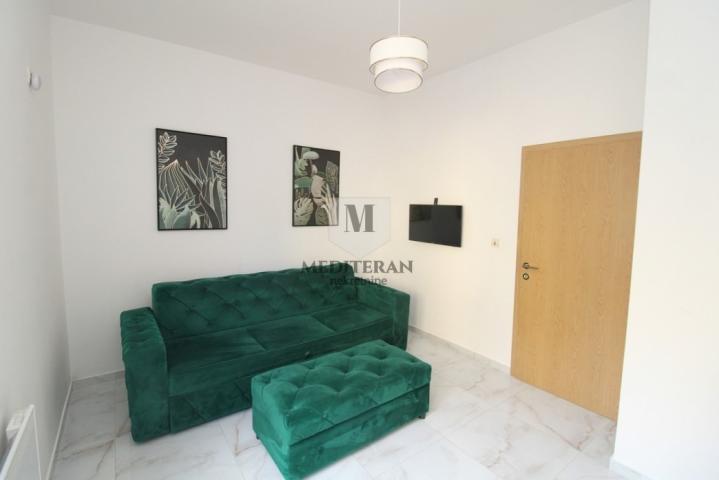 Herceg Novi – Đenovići, dvosoban stan površine 62m2 u neposrednoj blizini mora. 