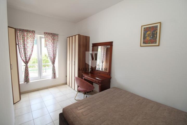 Herceg Novi – Đenovići, dvosoban stan površine 62m2 u neposrednoj blizini mora. 