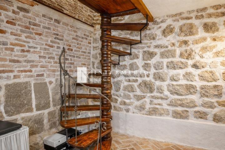 Prodaja, Kameni Duplex stan, 106m2, Centar, Herceg Novi