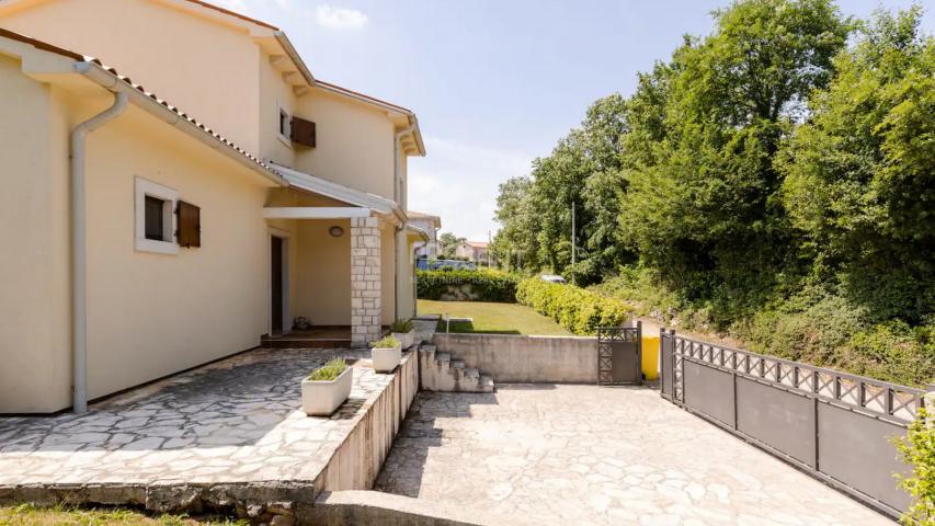 ISTRA, BARBAN, KUĆA S BAZENOM, PRODAJE SE