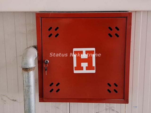 Futog-Veliki Poslovni Prostor 240 m2 pogodan za kancelarije-Zakupnina 1920 e-065/385 8880