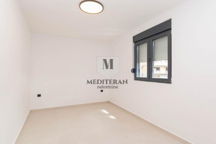 Đenovići, jednosoban stan površine 47m2 sa prelijepim pogledom na more. 