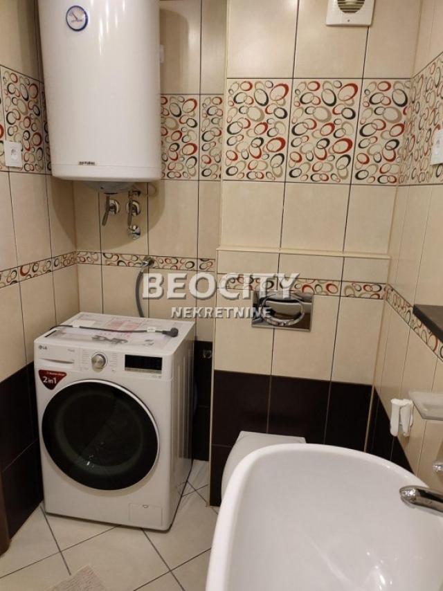 Novi Sad, Centar, Pavla Papa, 3.0, 81m2, 1000EUR