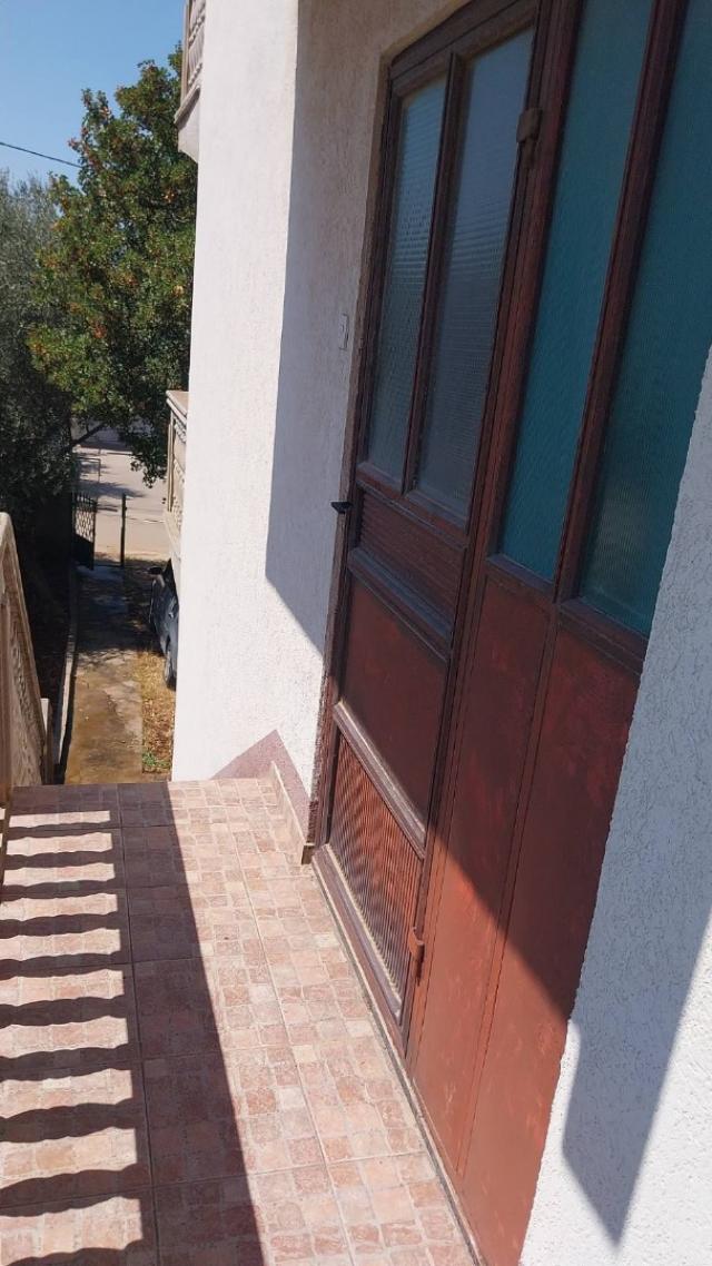 Legal house with furniture in Dobra Voda, Pechuritsa. 