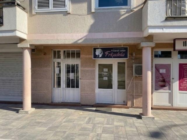 Prodaje se poslovni prostor u Tivtu – idealna lokacija za poslovanje uz more.