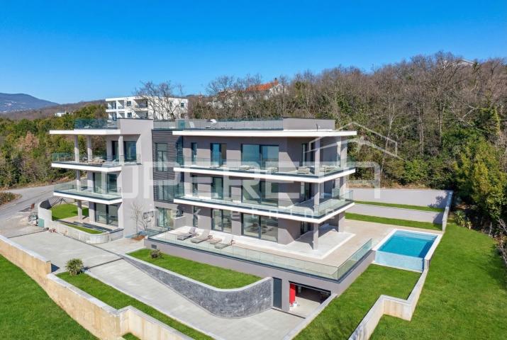 Rijeka – Bivio: Ekskluzivni penthouse s krovnom terasom, privatnim bazenom i pan