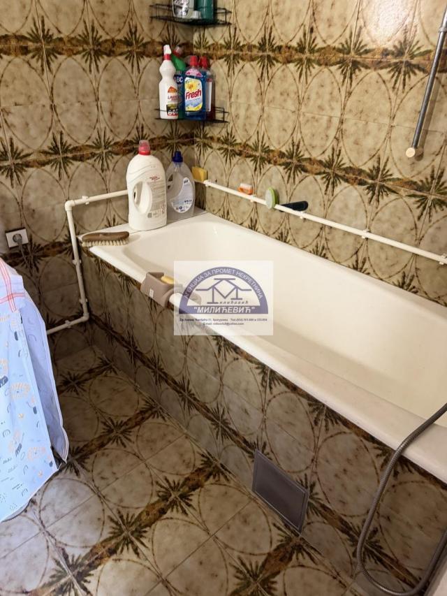ODLICNA KUCA U MILATOVCU SA POMOCNIM OBJEKTIMA I GARAZOM