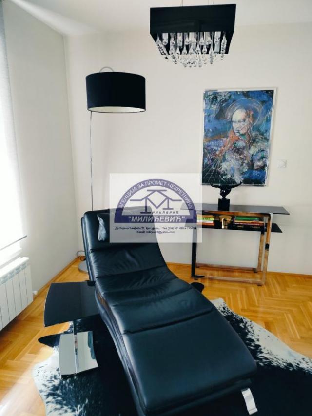 Luksuzan cetvorosoban stan na ekskluzivnoj lokaciji, na drugom spratu, lift, c. g. , dve terase, sta