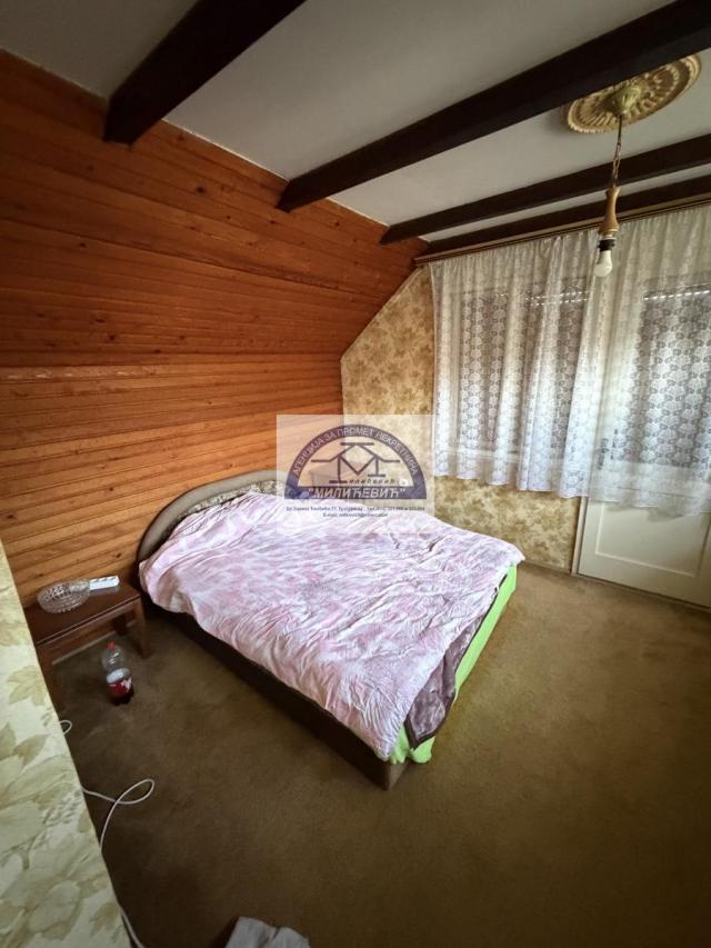ODLICNA KUCA U MILATOVCU SA POMOCNIM OBJEKTIMA I GARAZOM