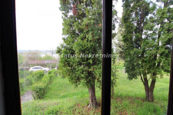 Pogled na Dunav-Vikendica 130 m², plac 8.02 a, Krčedin