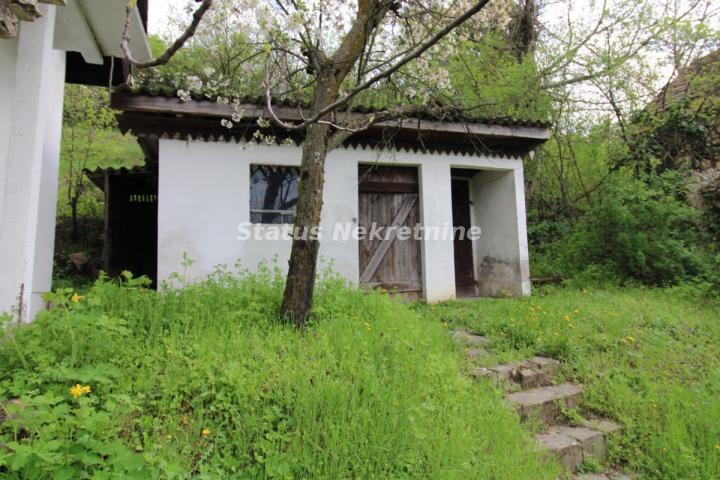 Pogled na Dunav-Vikendica 130 m², plac 8.02 a, Krčedin