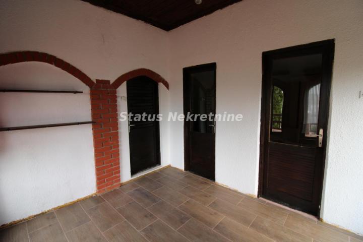 Pogled na Dunav-Vikendica 130 m², plac 8.02 a, Krčedin