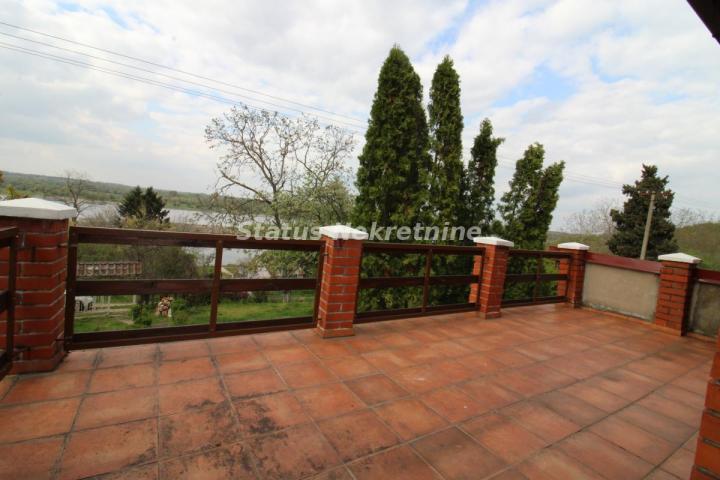 Pogled na Dunav-Vikendica 130 m², plac 8.02 a, Krčedin