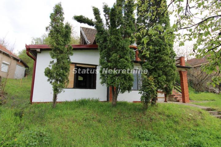 Pogled na Dunav-Vikendica 130 m², plac 8.02 a, Krčedin
