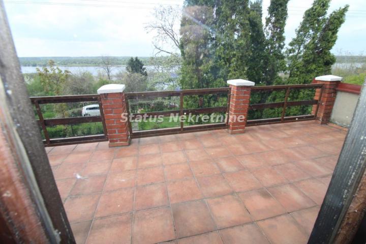 Pogled na Dunav-Vikendica 130 m², plac 8.02 a, Krčedin