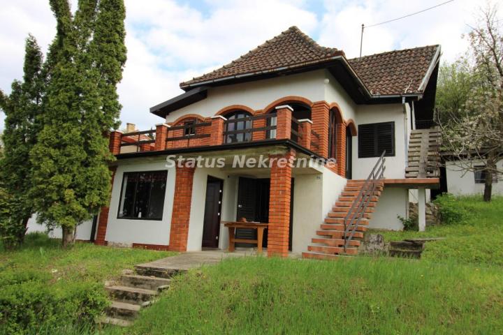 Pogled na Dunav-Vikendica 130 m², plac 8.02 a, Krčedin