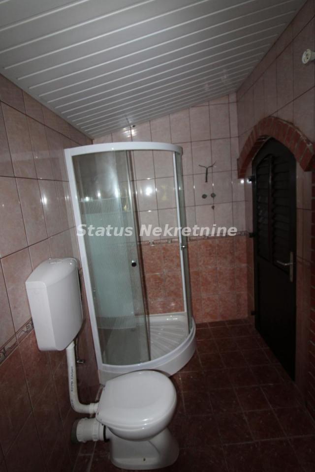 Pogled na Dunav-Vikendica 130 m², plac 8.02 a, Krčedin
