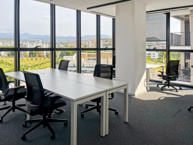 Privatne kancelarije za 3 zaposlenih na lokaciji Regus Business Tower Montenegro