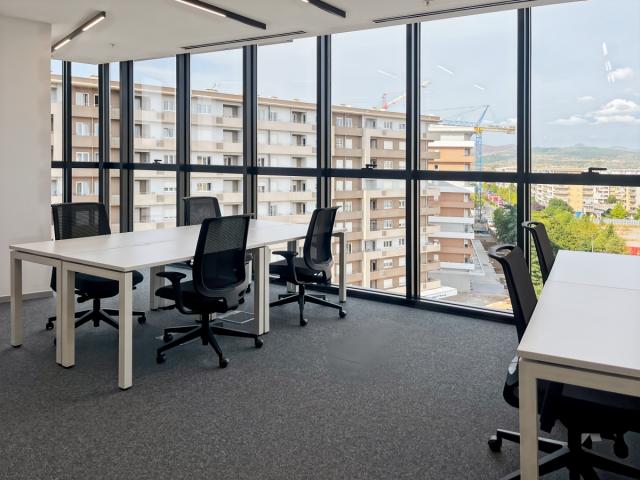 Privatne kancelarije za 5 zaposlenih na lokaciji Regus Business Tower Montenegro
