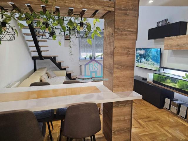 Troiposoban stan 69 m² sa galerijom od 15 m²