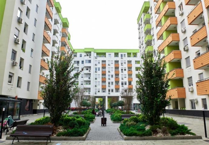 DVOSOBAN STAN U KOMPLEX-U - KRALJEV PARK ! USELJIVO OD 01.05. 