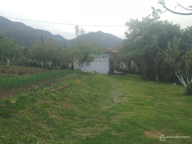 Imanje s vinogradom i vrtom - 2 legalne stare kuće sa placem 2.500 m2