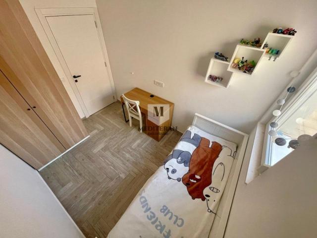 Herceg Novi - Kumbor, dvosoban stan površine 60m2 sa pogledom na more. 