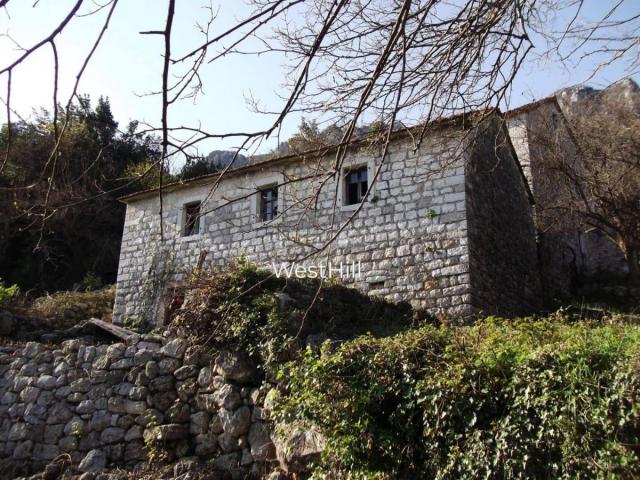 Stara kamena kuća sa pogledom na more u Zeleniki, Herceg Novi