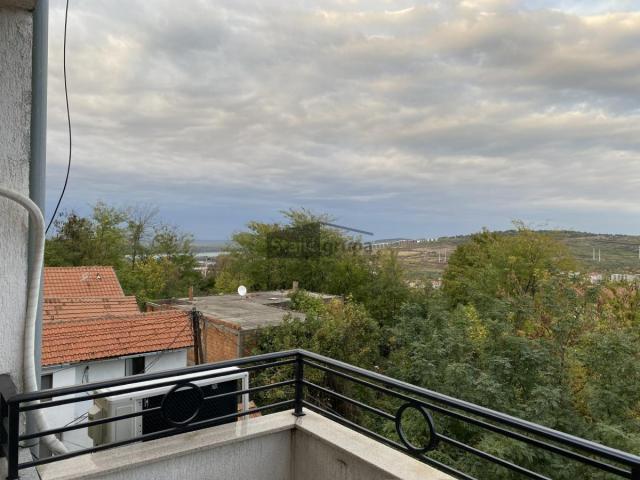 Svetao, sa prelepim pogledom