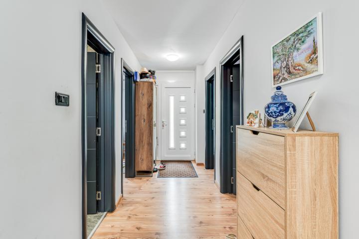 A renovated 4-bedroom, 120 m² house with views of Kotor Old Town