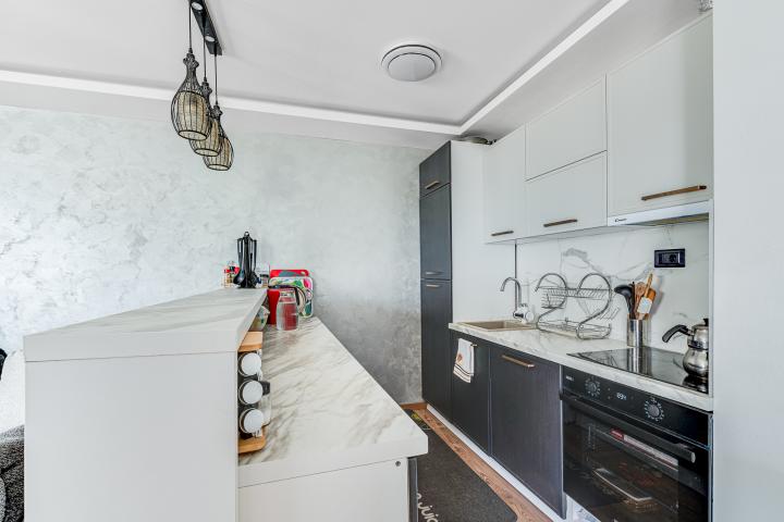 A renovated 4-bedroom, 120 m² house with views of Kotor Old Town