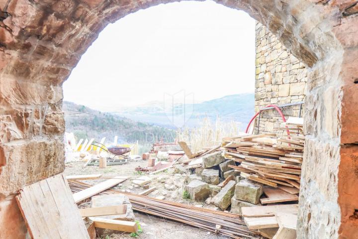 Motovun, Kamena kuća s panoramskim pogledom na Motovun !