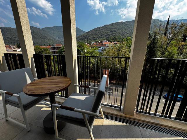 Luksuzni jednosobni apartmani na prodaju u Porto Montenegro