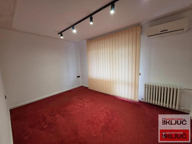Kod Spensa, 73m2, Troiposoban za poslovni prostor, Useljiv