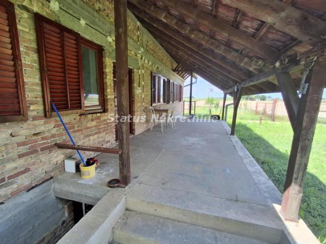 Futog-Uknjižena kuća 118 m2 na Velikom Placu 4770 m2 za Poslovanje i Biznis-065/385 8880